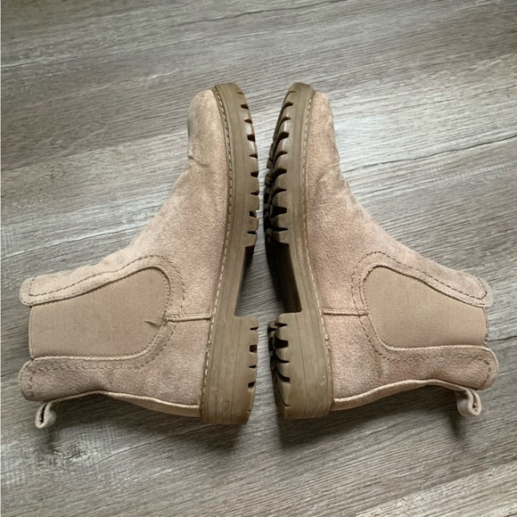 Cliffs Booties Chelsea Boots Tan Nude Beige Comfy Boots Size 7 M - Picture 12 of 16
